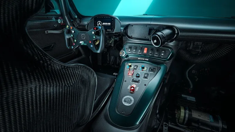 الكشف عن مرسيدس AMG GT2 Pro بأداء فائق وقوة هائلة (فيديو)