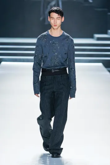 فضفاضة متحررة أم مستقيمة؟ منظور جديد لسراويل هذا الموسم