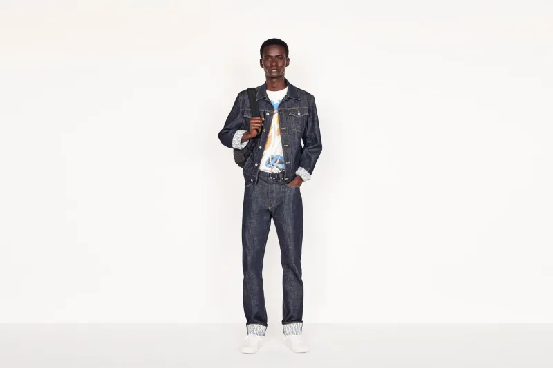 4 تنسيقات للسترة الجينز للتغلب على برد الليل.. ماذا ستختار؟