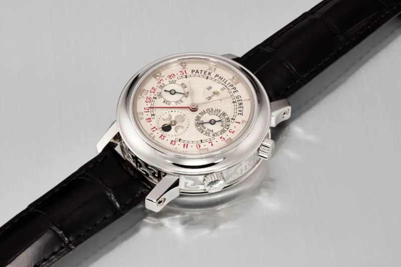 ساعة "SKY MOON TOURBILLON" النادرة من باتيك فيليب للبيع مقابل 2.2 مليون دولار