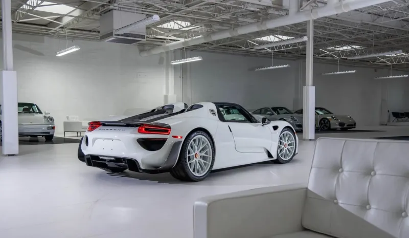 بيع سيارة "Porsche 918 Weissach Spyder" بما يقارب 4 ملايين دولار في مزاد
