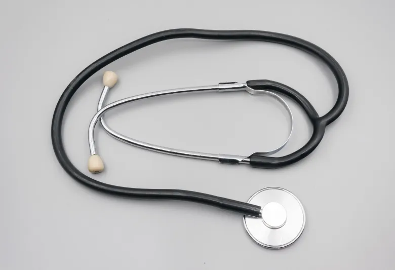 ثورة طبية.. سماعة بالذكاء الاصطناعي يمكنها تشخيص أمراض القلب