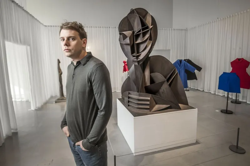 "الأفضل في 2023".. جائزتان في عام واحد تعززان مكانة "جوناثان أندرسون" في عالم الأزياء