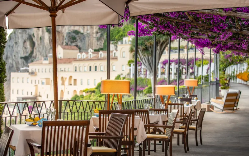 Anantara تفتتح أحدث فنادقها في أوروبا Grand Anantara Convento di Amalfi شرفة للبحر وفخامة بعبق التاريخ