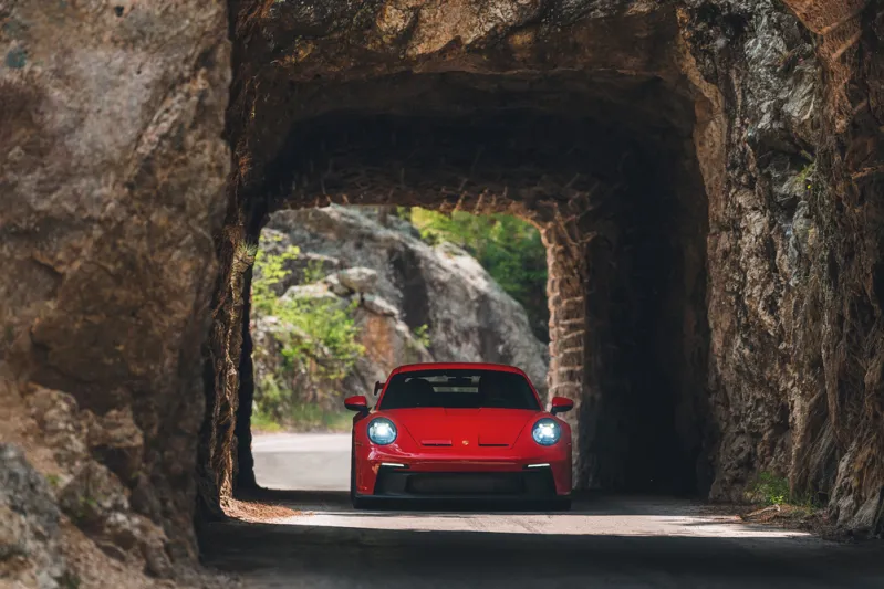 بورش 911 2025 تستعد لإطلاق محرك جديد ونظام هايبرد