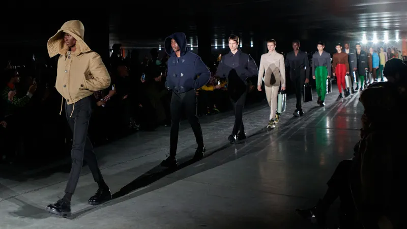 لكل إطلالة أكثر من ياقة.. "Prada" تبدع في مجموعة "Let's Talk About Clothes"