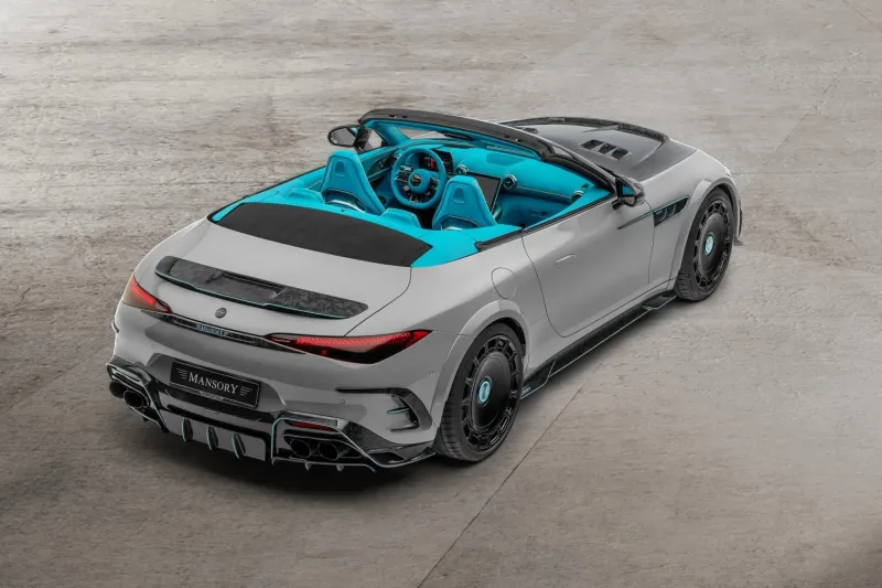 بتعديل من "منصوري".. "مرسيدس AMG SL 63" تظهر بلون داخلي جريء