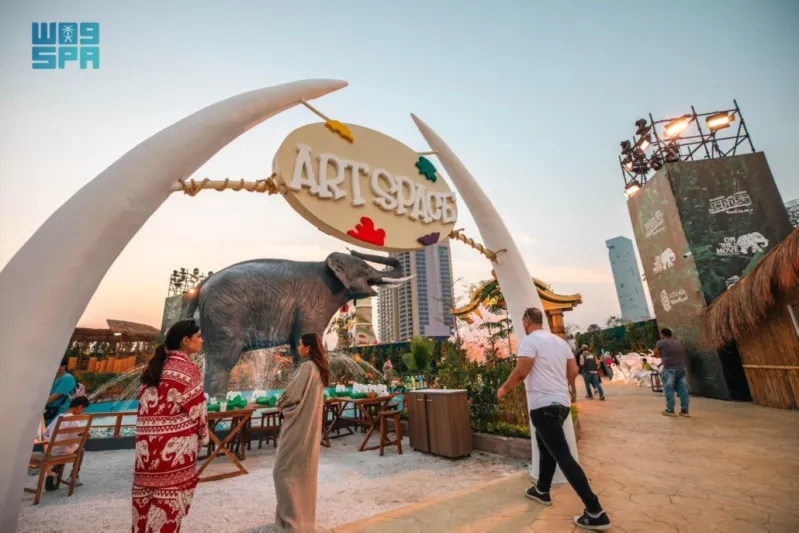 الفيلة الضخمة تتفاعل مع الجمهور في "آسيا الصغرى" بجدة لأول مرة