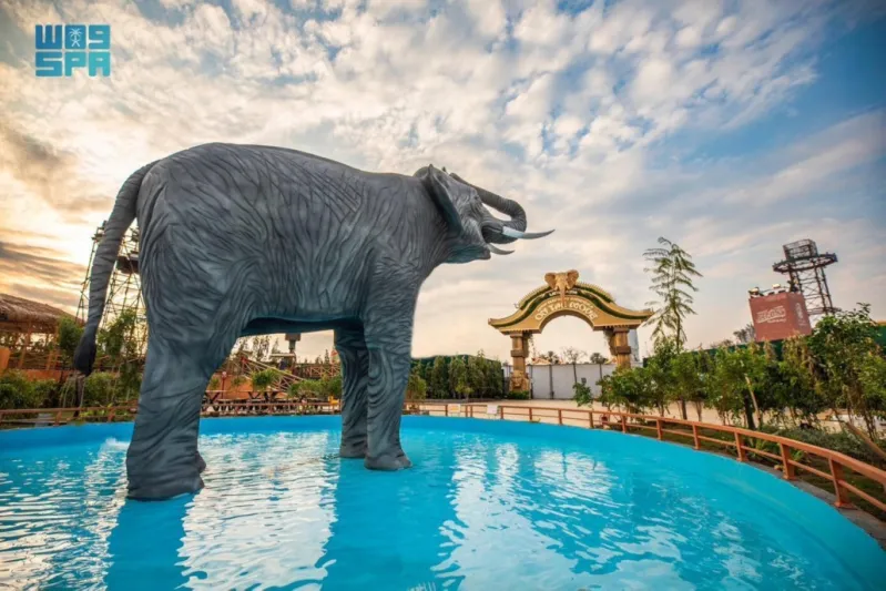 الفيلة الضخمة تتفاعل مع الجمهور في "آسيا الصغرى" بجدة لأول مرة