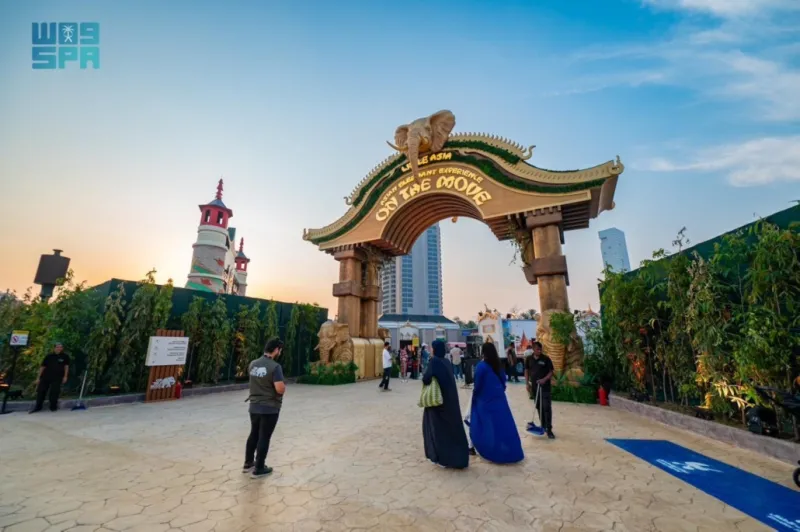 الفيلة الضخمة تتفاعل مع الجمهور في "آسيا الصغرى" بجدة لأول مرة