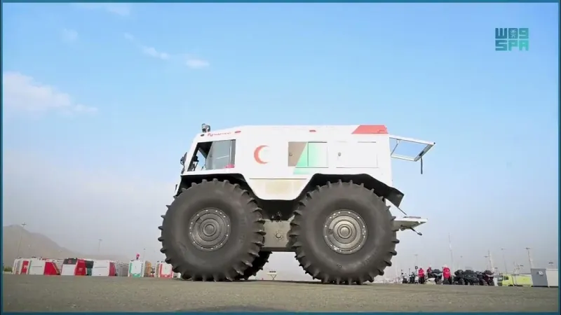 "طمية".. مركبة إسعاف برمائية سعودية تكسر الحواجز (فيديو)