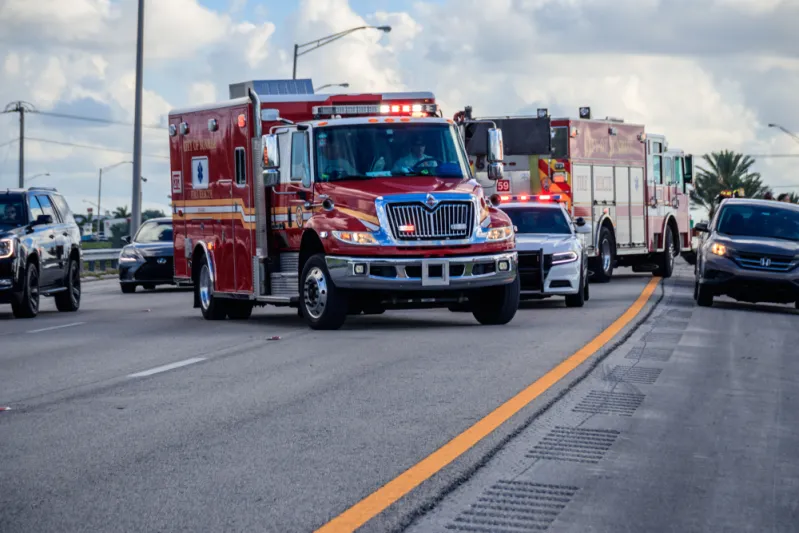 مطاردة هوليوودية في لوس أنغلوس بين الشرطة وشاحنة ضخمة (فيديو)