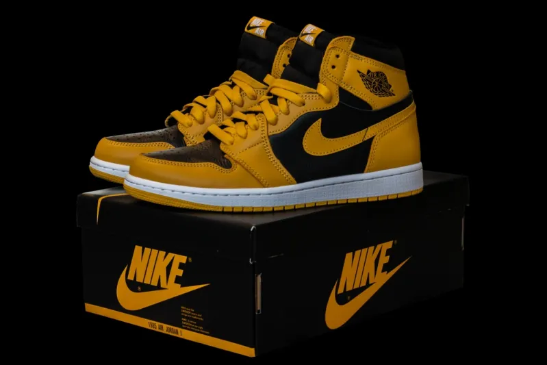 "تبرع به مجهول".. بيع حذاء رياضي ذهبي نادر في مزاد بمبلغ خيالي