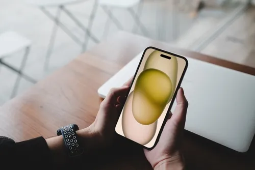 تحديث iOS 17.3 الجديد من "أبل" يعزز أمان هواتف "آيفون"