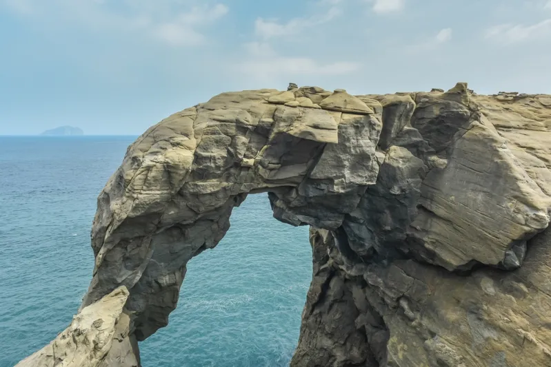 انهيار صخرة "خرطوم الفيل" الشهيرة بتايوان.. و"رأس الملكة" قد تتبعها (فيديو)