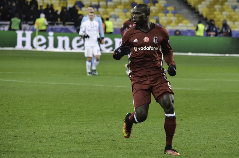 فينسنت أبوبكر قد يعود للدوري السعودي.. من يسعى للتعاقد معه؟