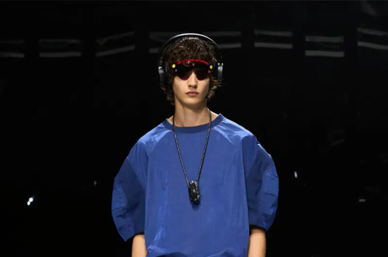 كيف تنسق سماعات الأذنين مع إطلالاتك؟ 3 تصاميم اختر منها