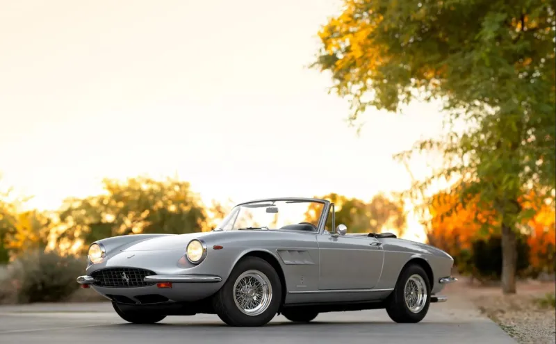 سيارة "Ferrari 330 GTS" موديل 1968 للبيع مقابل 2.25 مليون دولار