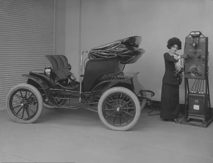 تسلا ليست الأولى.. صور نادرة لأول سيارة كهربائية في التاريخ
