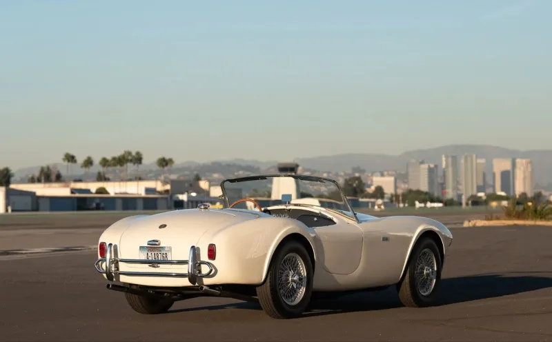 سيارة Shelby 289 Cobra موديل 1963 للبيع مقابل 1.4 مليون دولار