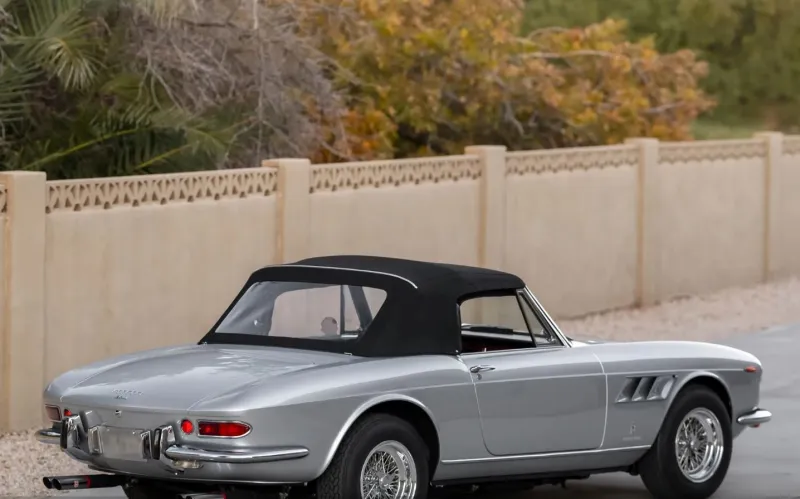 سيارة "Ferrari 330 GTS" موديل 1968 نادرة للبيع مقابل 2.25 مليون دولار