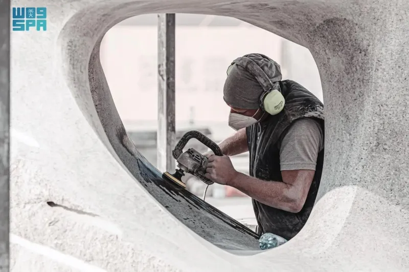 "طويق للنحت" يعود في نسخته الخامسة بمشاركة سعودية وعالمية بارزة