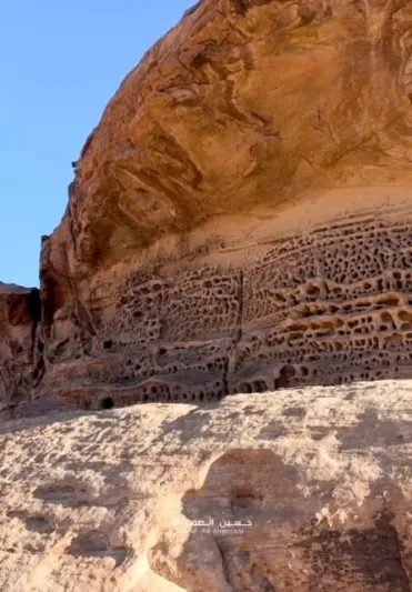 تشكيلات صخرية فريدة تكشف الجمال الخلاب لصحراء تبوك