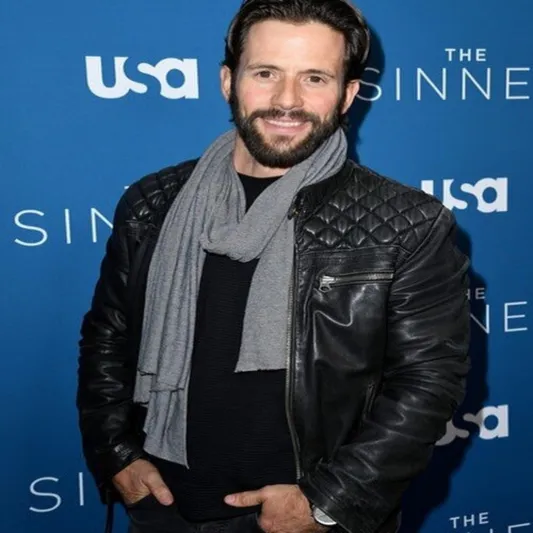 وفاة الممثل الأمريكي "كريستيان أوليفر" وابنتيه في حادث تحطم طائرة