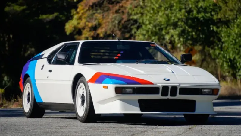 عرض سيارة "BMW M1" موديل 1980 للبيع في مزاد