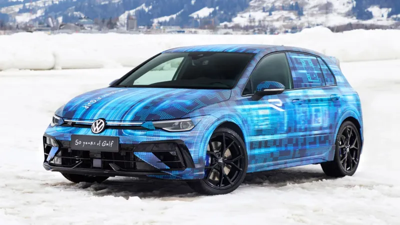 "Volkswagen" تكشف عن  سيارتها الرياضية المنتظرة "VW Golf R"
