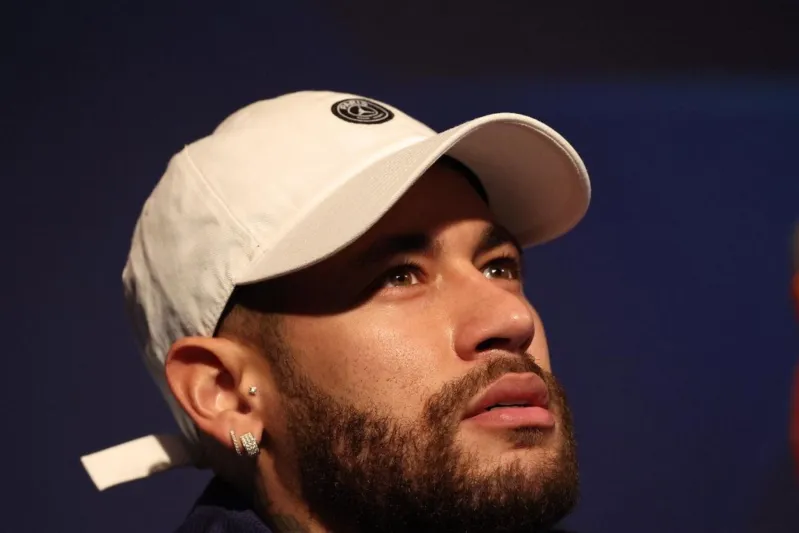 نيمار ينتتظر مولودًا جديدًا من عارضة أزياء