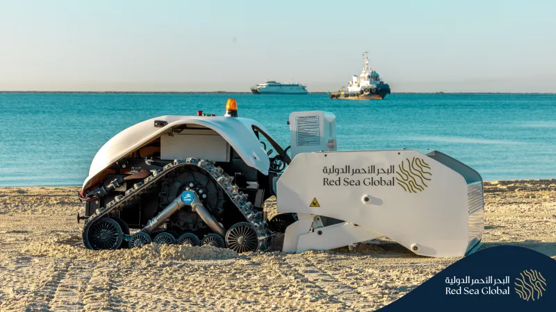 تشغيل روبوت ذكي لتنظيف الشواطئ في السعودية