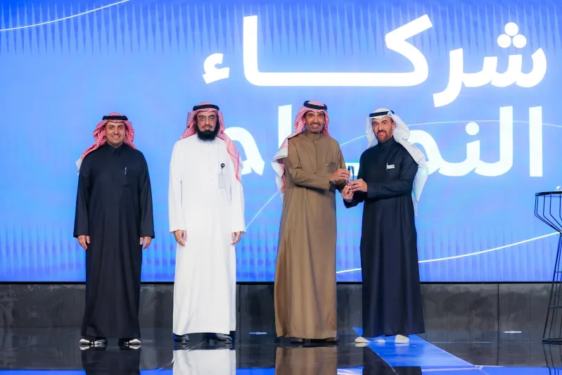 وزير الموارد البشرية يطلق "استراتيجية التنمية الشبابية"