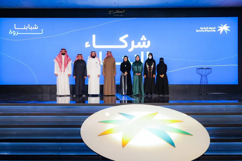 وزير الموارد البشرية يطلق "استراتيجية التنمية الشبابية"