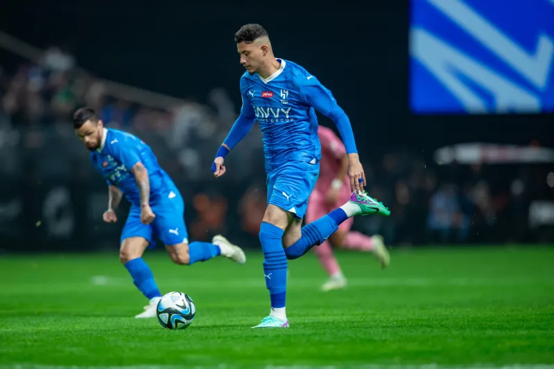 الهلال يفوز على إنتر ميامي 4-3 في مباراة دراماتيكية بكأس موسم الرياض (فيديو)