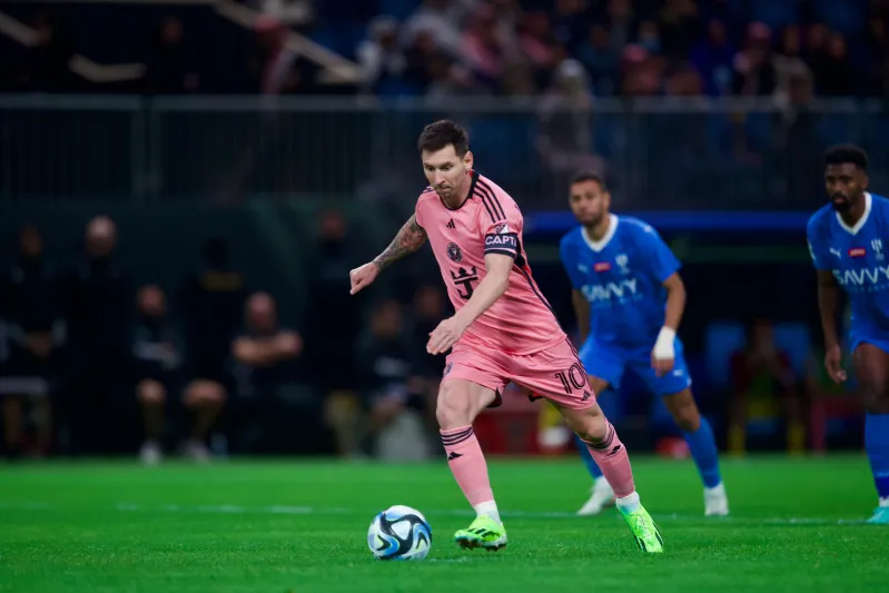 الهلال يفوز على إنتر ميامي 4-3 في مباراة دراماتيكية بكأس موسم الرياض (فيديو)