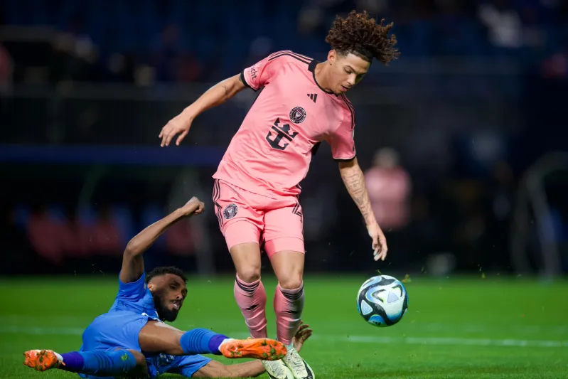 الهلال يفوز على إنتر ميامي 4-3 في مباراة دراماتيكية بكأس موسم الرياض (فيديو)