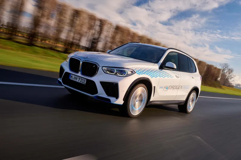 BMW IX5 المصدر: BMW "BMW IX 5 Heydrogen".. الانطلاق بطاقة الهيدروجين