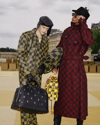 "من باريس إلى نيويورك".. مشهد مختلف لمجموعة "Louis Vuitton" لصيف وربيع 2024