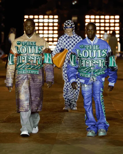 "من باريس إلى نيويورك".. مشهد مختلف لمجموعة "Louis Vuitton" لصيف وربيع 2024