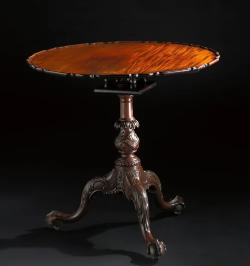 طاولة من القرن الثامن عشر للبيع مقابل 1.2 مليون دولار