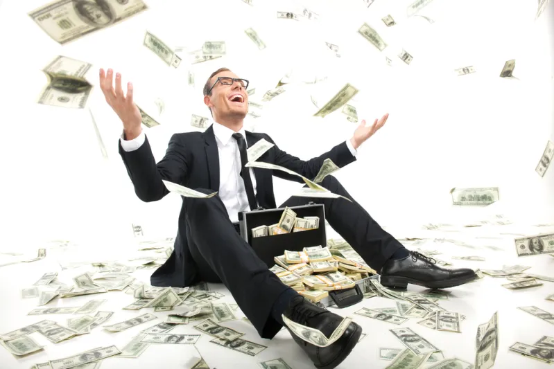 "بين ليلة وضحاها".. ضربات حظ حوّلت أشخاصًا عاديين لأثرياء "في غمضة عين"