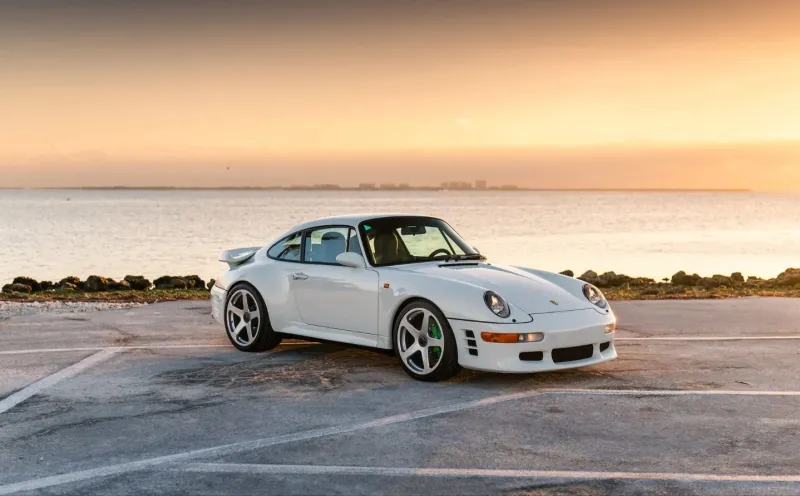 سيارة "RUF Turbo R" موديل 1998 للبيع مقابل 1.8 مليون دولار