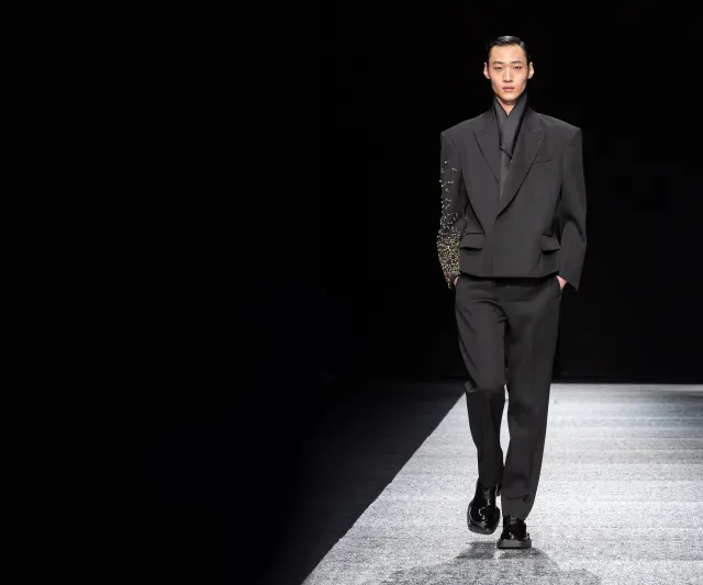 بين ألق الصباح ورومانسية المساء.. كيف تختار إطلالتك ليوم واحد؟