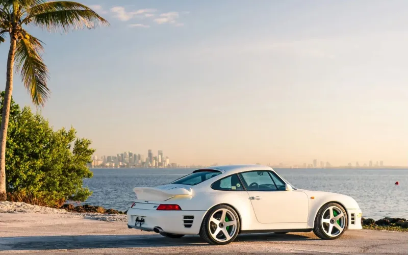 سيارة "RUF Turbo R" موديل 1998 للبيع مقابل 1.8 مليون دولار