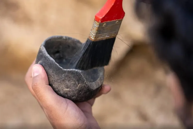 اكتشافات أثرية مهمة في موقع جرش بمنطقة عسير (فيديو)