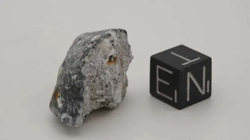 علماء يتوصلون إلى حقيقة الصخرة الفضائية التي ضربت ألمانيا الشهر الماضي