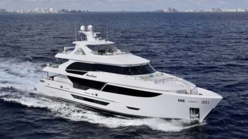 "Romeo Foxtrot" .. يخت فاخر يضع معايير جديدة