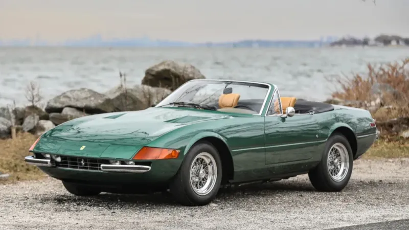 عرض سيارة "Ferrari Daytona Spider" للبيع في مزاد بسعر 3 مليون دولار