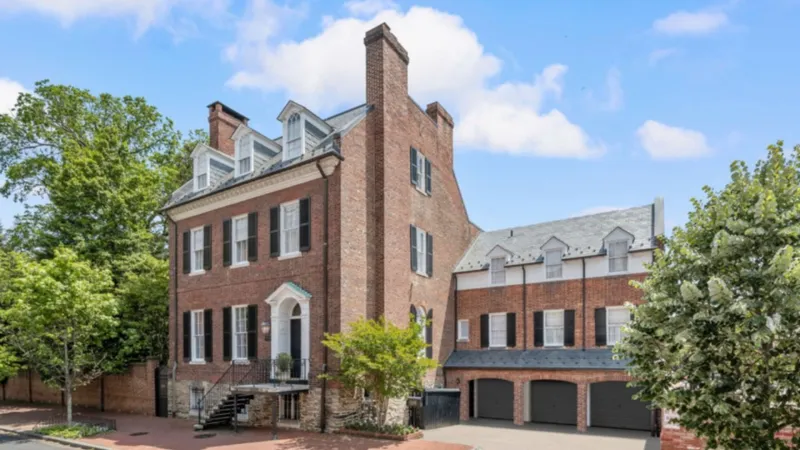 عرض قصر عمره 230 عامًا للبيع مقابل 16 مليون دولار